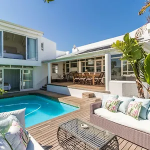  Holiday home White Waves House